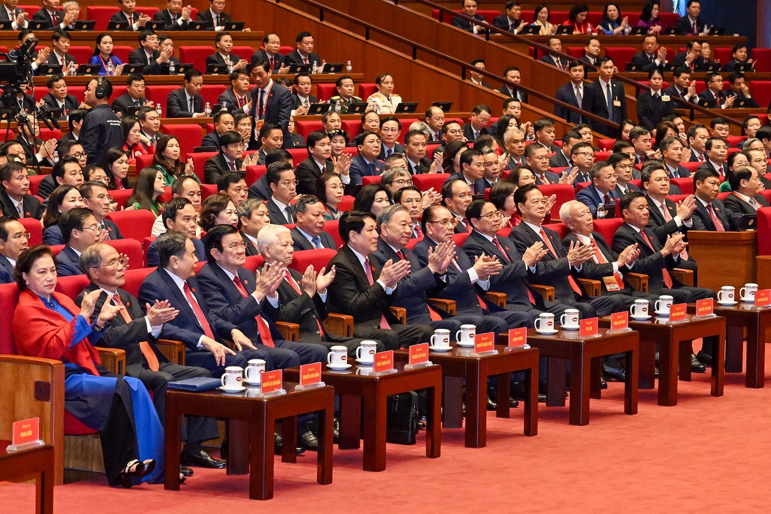 nguyên lãnh đạo