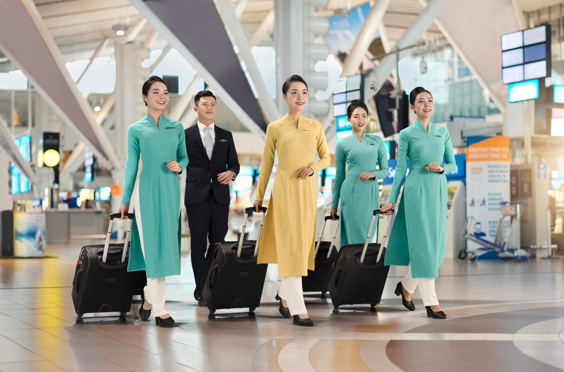 6. Với định hướng nâng tầm toàn diện, Vietnam Airlines đặt mục tiêu đạt chuẩn Hãng hàng không 5 sao quốc tế trước năm 2030. (2)
