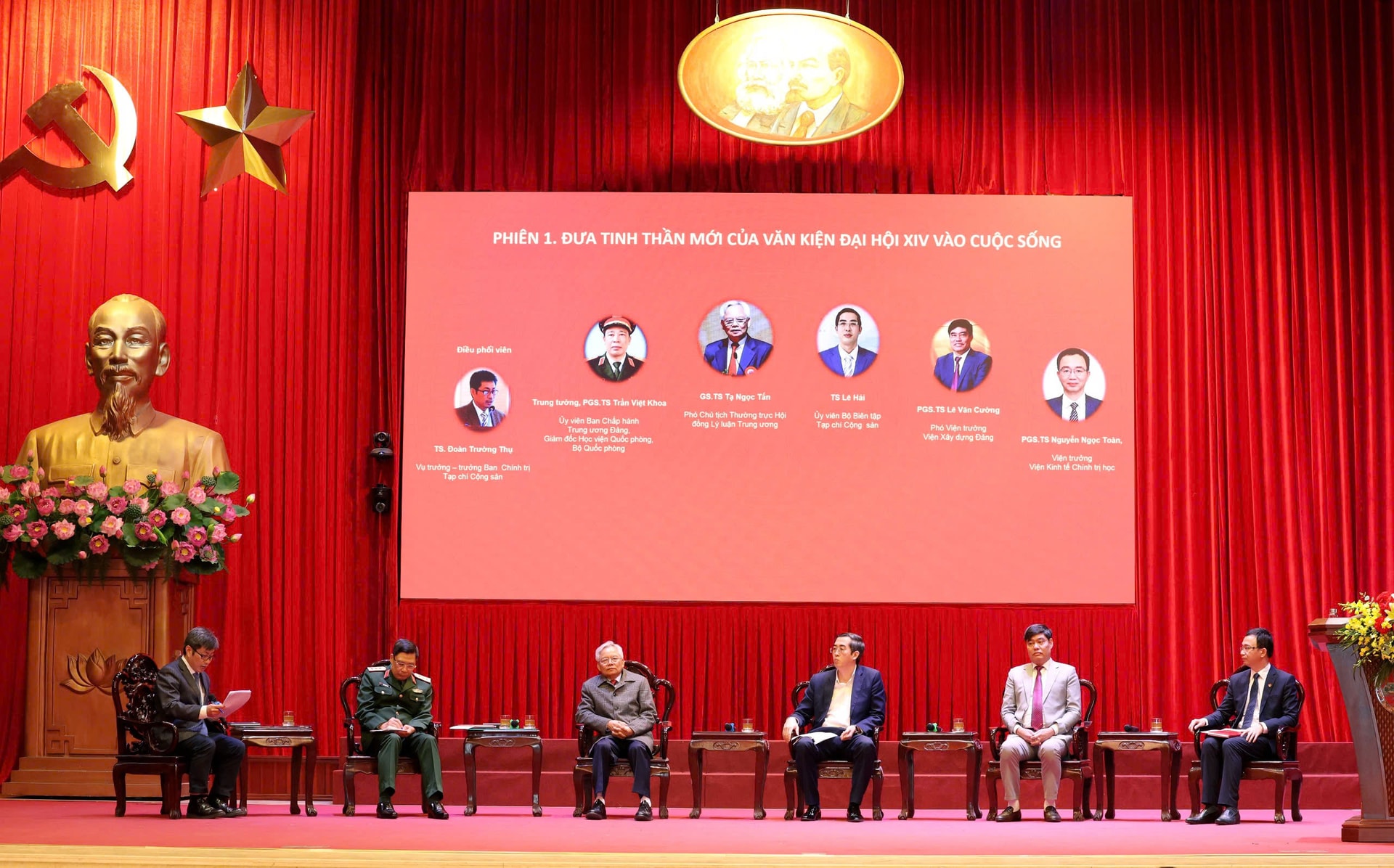 Phiên thảo luận thứ nhất với chủ đề “Đưa tinh thần mới của Văn kiện Đại hội XIV vào thực tiễn cuộc sống”