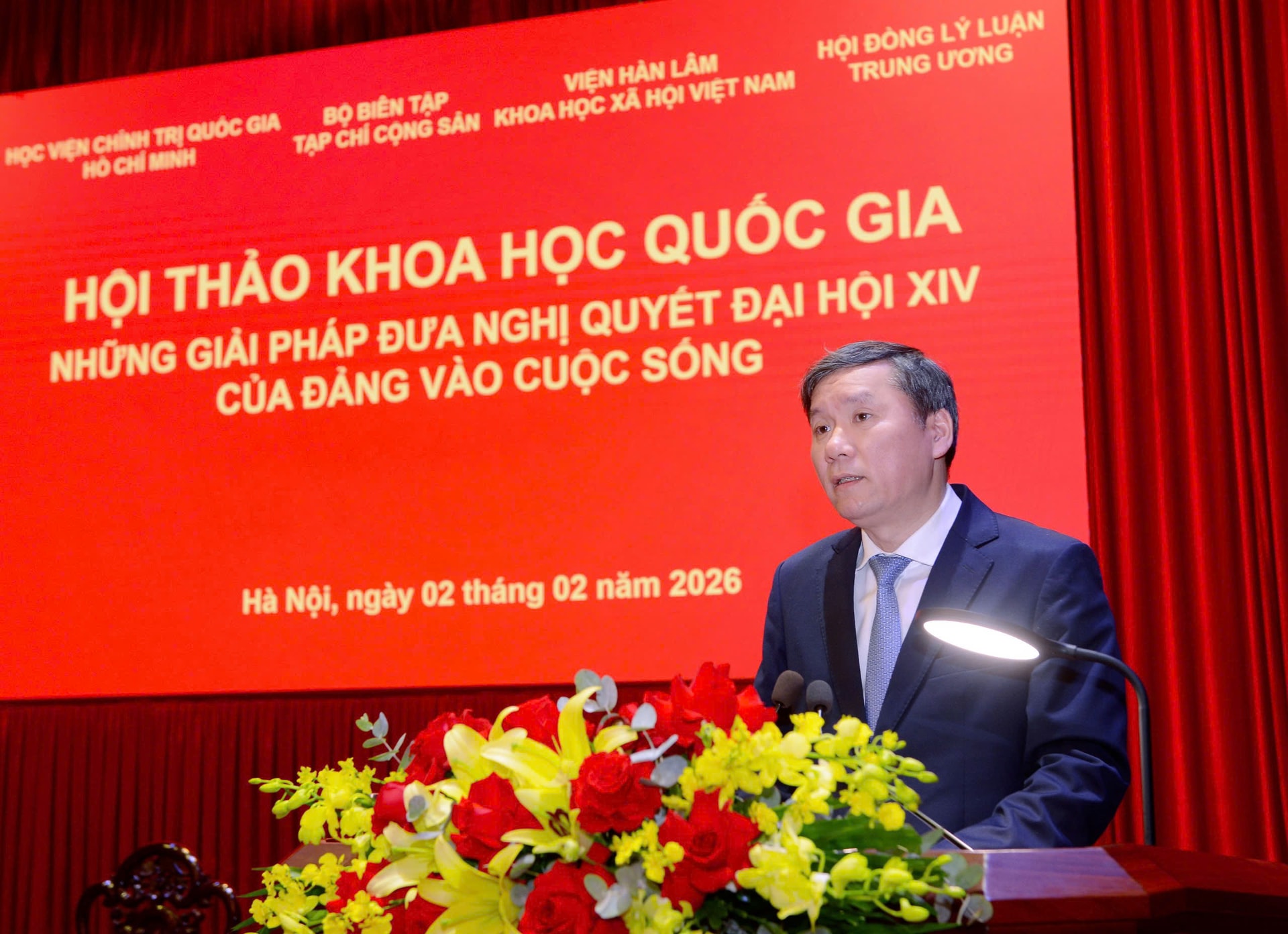 Đồng chí GS, TS Lê Văn Lợi - Ủy viên Trung ương Đảng, Chủ tịch Viện Hàn lâm Khoa học xã hội Việt Nam - phát biểu định hướng hiên thảo luận thứ hai với chủ đề “Đưa Chương trình hành động của Đại hội XIV của Đảng vào cuộc sống”