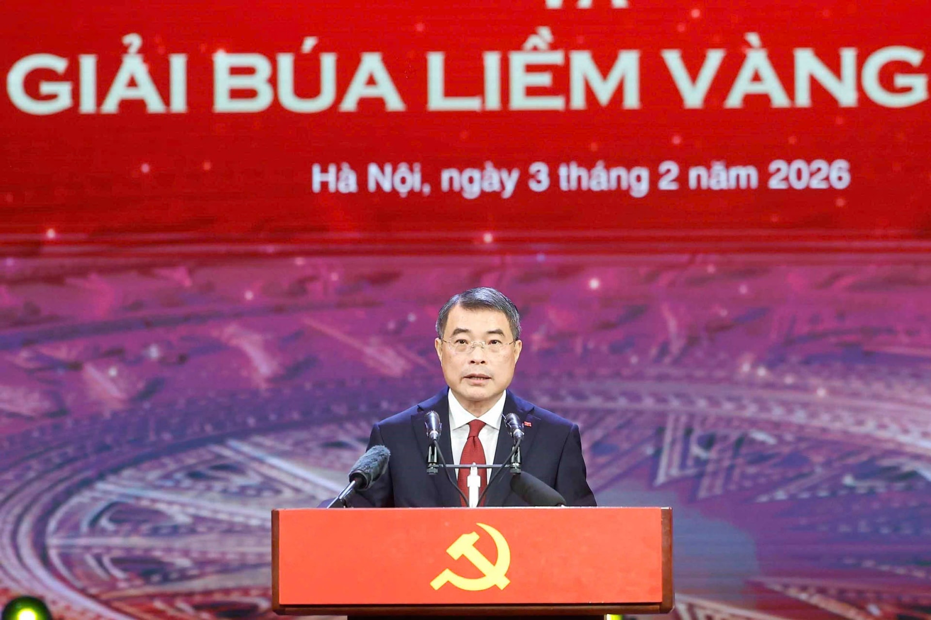 Đồng chí Lê Minh Hưng - Uỷ viên Bộ Chính trị, Bí thư Trung ương Đảng, Trưởng Ban Tổ chức Trung ương - phát động Giải Búa liềm vàng lần thứ XI_Ảnh: TTXVN