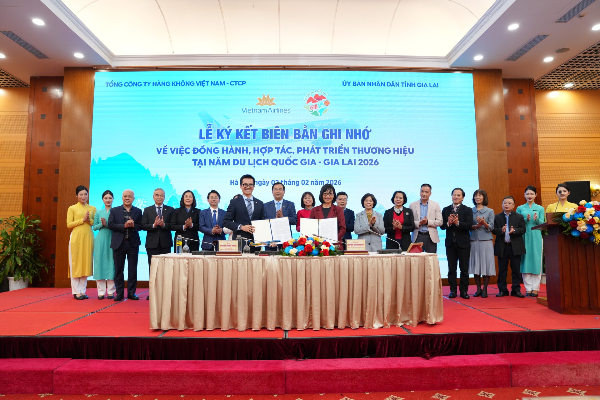 2.Vietnam Airlines và UBND tỉnh Gia Lai đã ký kết Biên bản ghi nhớ hợp tác, khẳng định sự đồng hành chiến lược trong Năm Du lịch Quốc gia – Gia Lai 2026