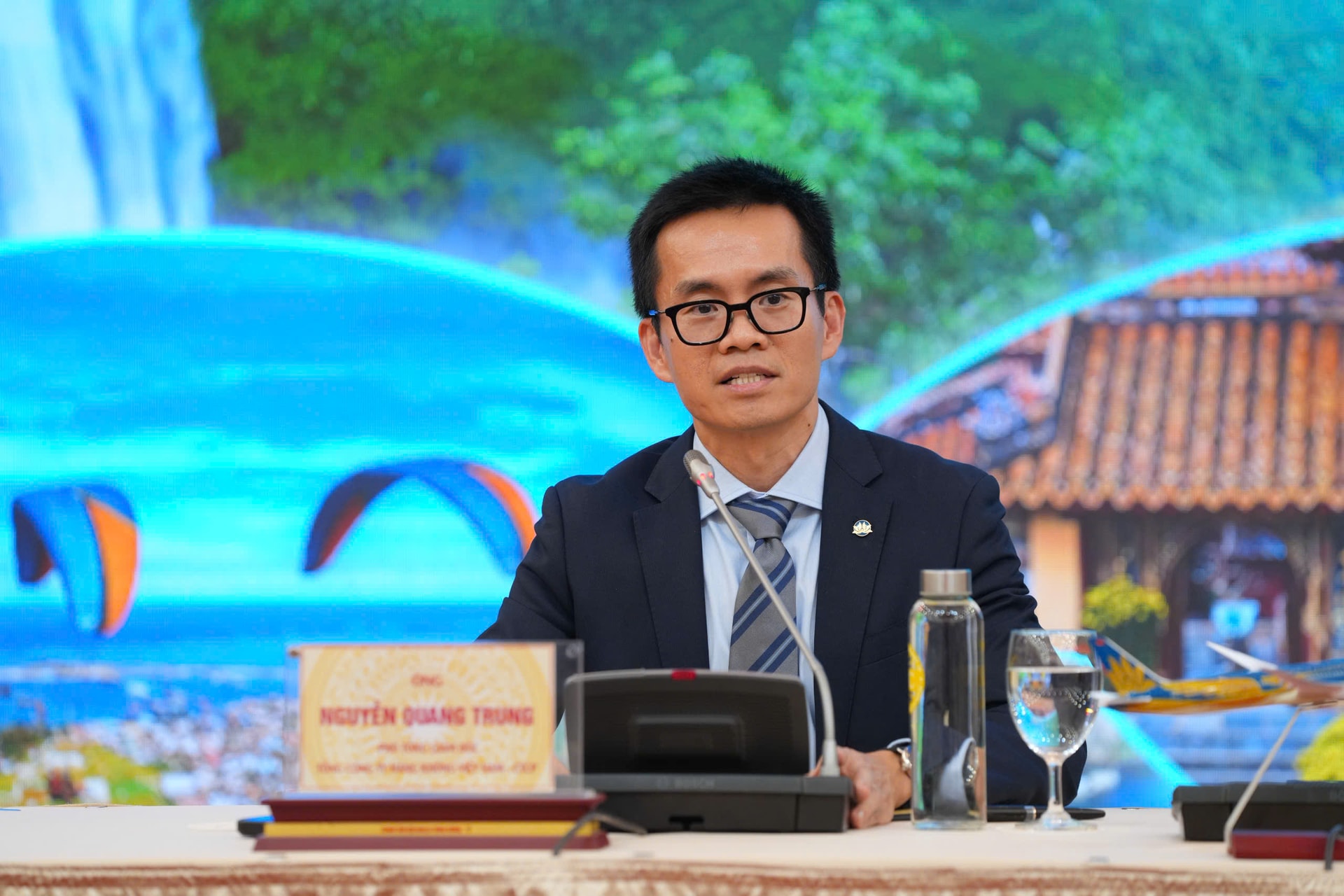 4. Ông Nguyễn Quang Trung, Phó tổng giám đốc Vietnam Airlines phát biểu tại sự kiện