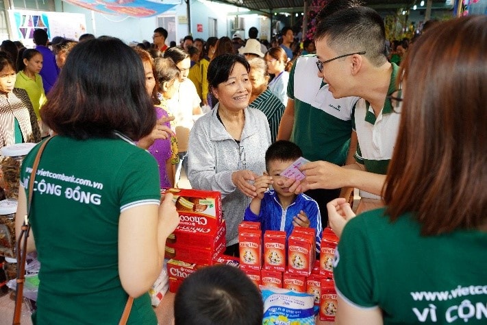 Từ thăm hỏi bệnh nhi đến những “phiên chợ 0 đồng” hỗ trợ người dân khó khăn tại Thành phố Hồ Chí Minh, Vietcombank bền bỉ lan tỏa những hành động sẻ chia trong cộng đồng.