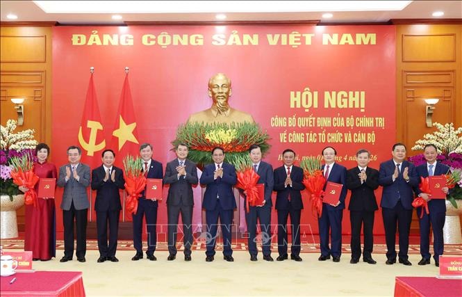 vna_potal_hoi_nghi_cong_bo_quyet_dinh_cua_bo_chinh_tri_ve_cong_tac_to_chuc_va_can_bo_stand.jpg