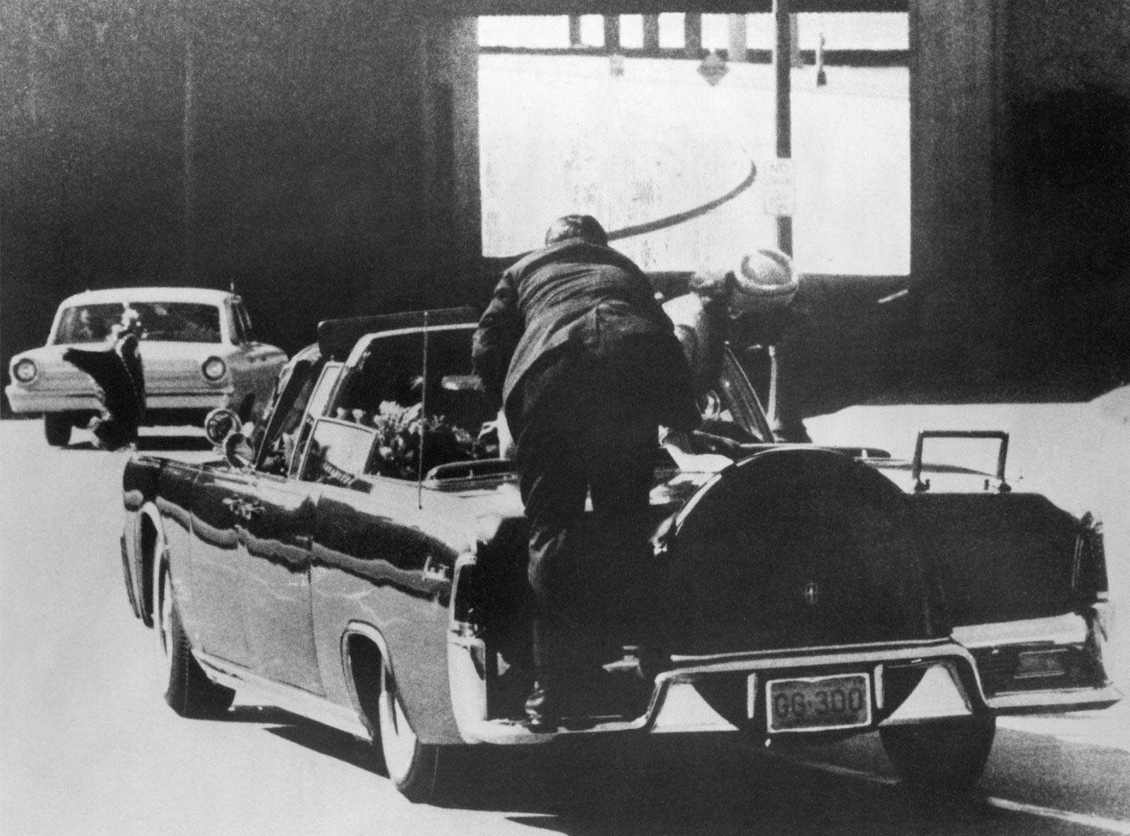 Giải mã những tài liệu mới nhất về vụ ám sát John F. Kennedy - Kỳ 2: Sự thật về tay súng và những bí mật bị che giấu 