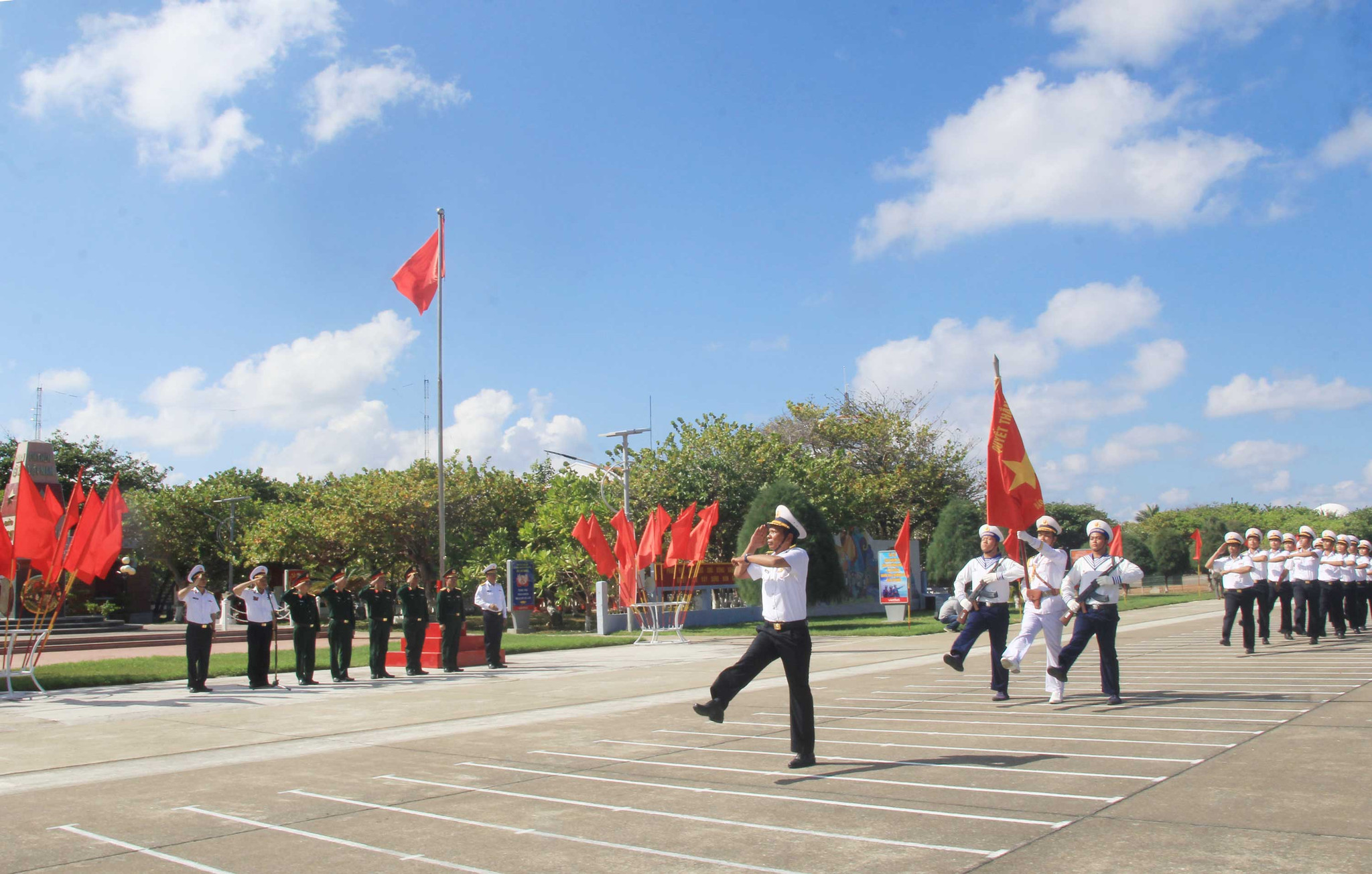 05-duyet-binh.jpg