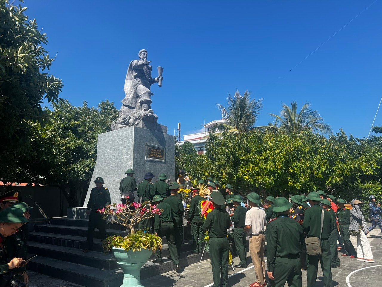 Tượng đài Trần Hưng Đạo_Ảnh: Tạ Ngọc Tấn