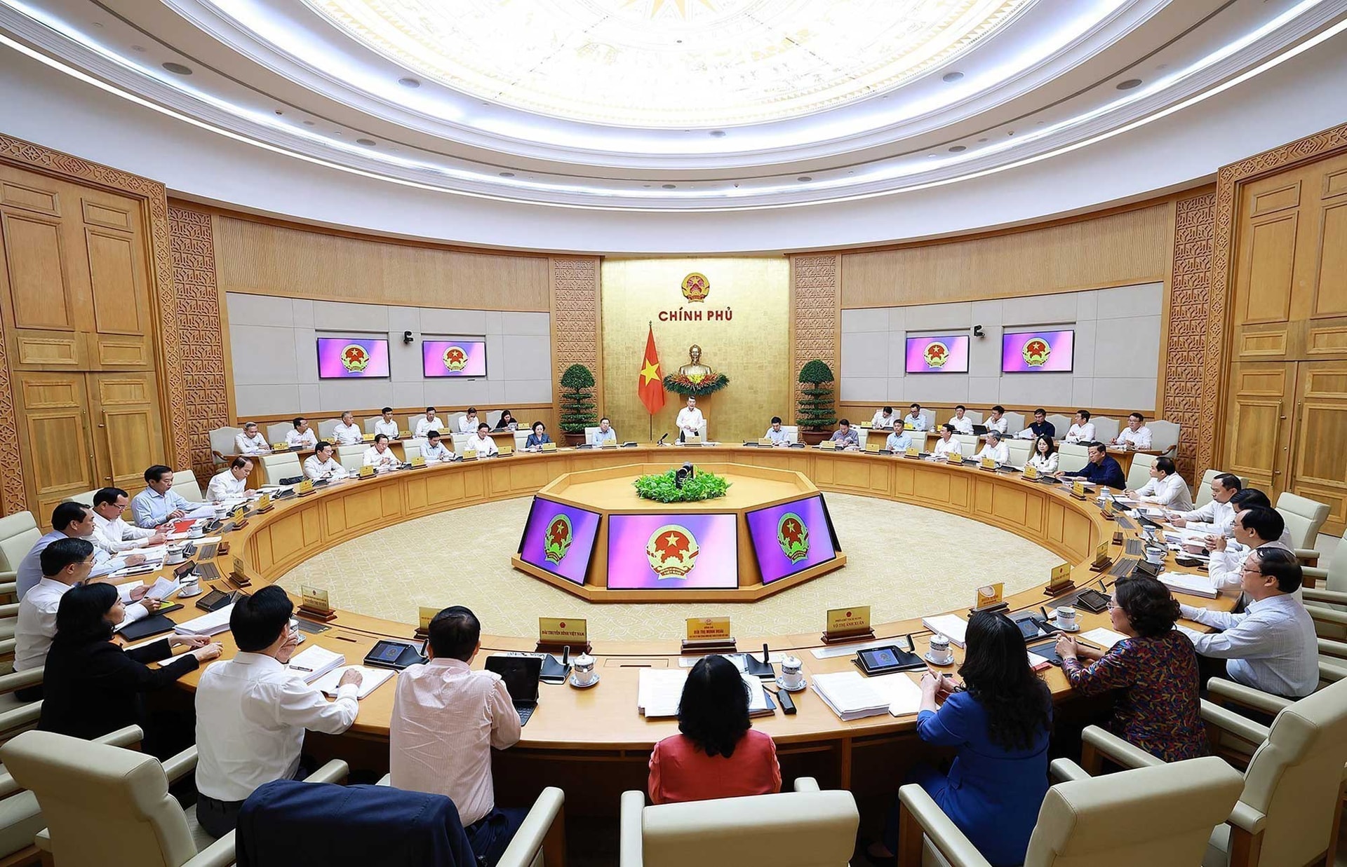 Ủy viên Bộ Chính trị, Thủ tướng Chính phủ Lê Minh Hưng chủ trì Phiên họp Chính phủ thường kỳ tháng 4-2026 tại Trụ sở Chính phủ, ngày 4-5-2026_Ảnh: TTXVN
