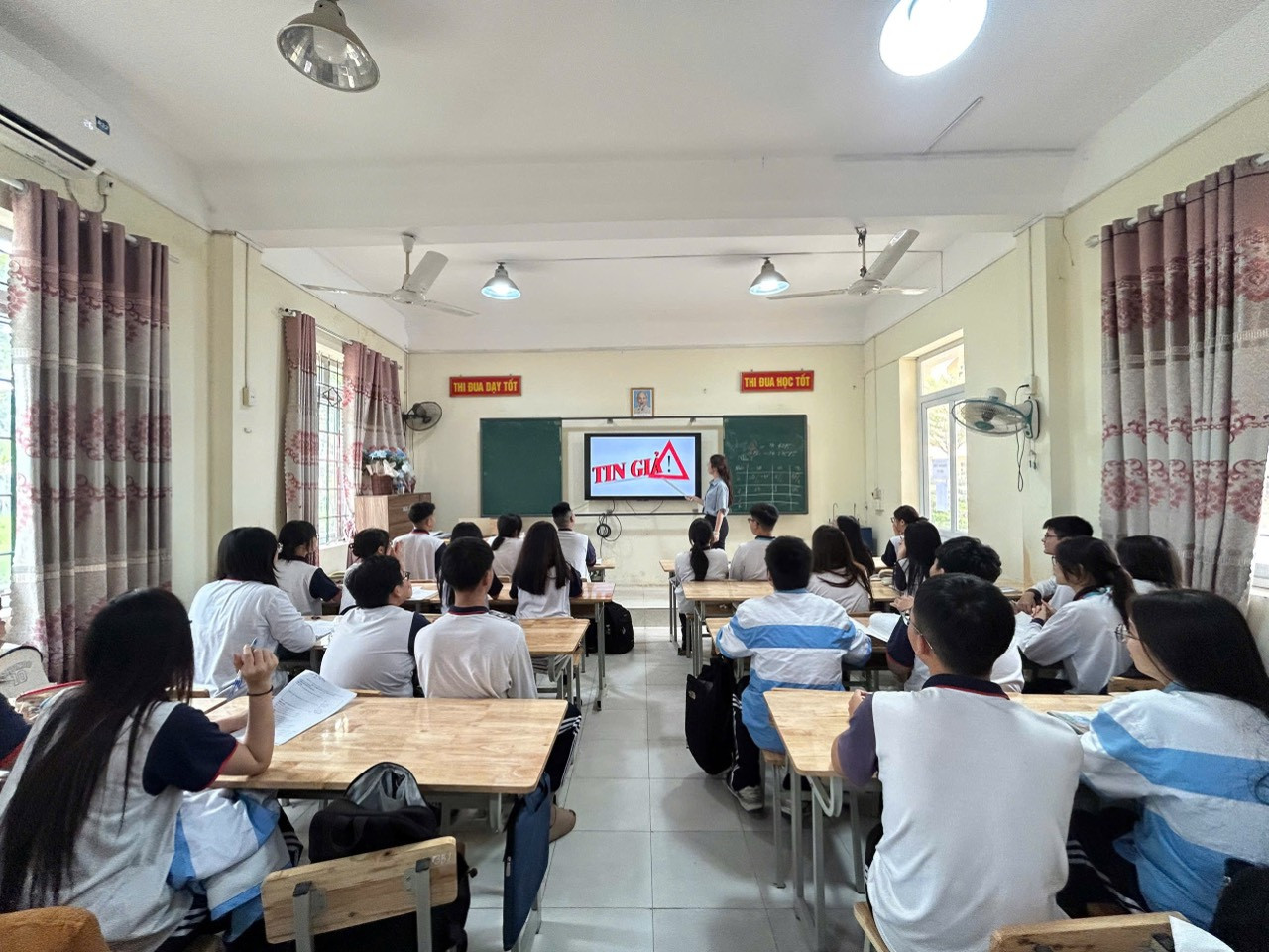 Xây dựng “lá chắn tư tưởng” từ sớm, từ xa trong học đường Kỳ 2: Trường học là “vùng xanh” thông tin và “sức mạnh nội sinh” học đường 