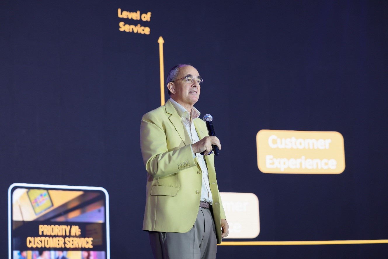Chuyên gia Guillaume de Gantès trình bày keynote về chủ đề: “Chuyển đổi số ngành ngân hàng - Những xu hướng định hình tương lai”.