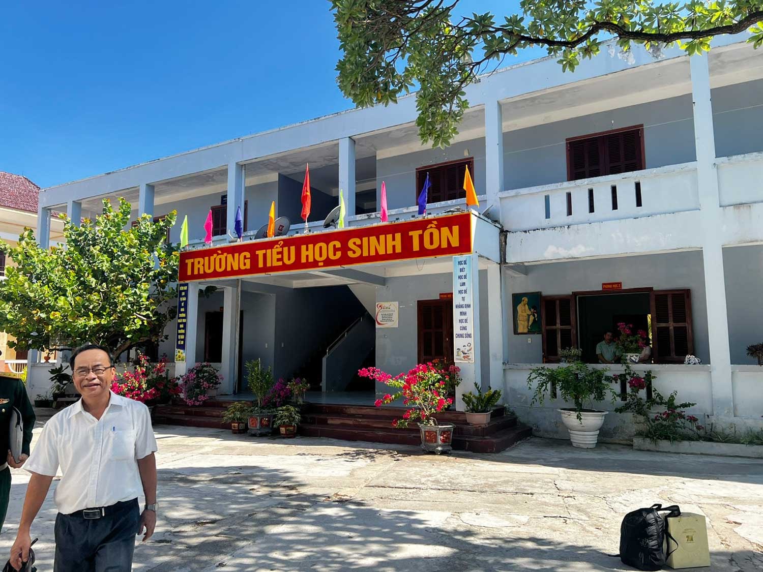 02-truong-tieu-hoc.jpg