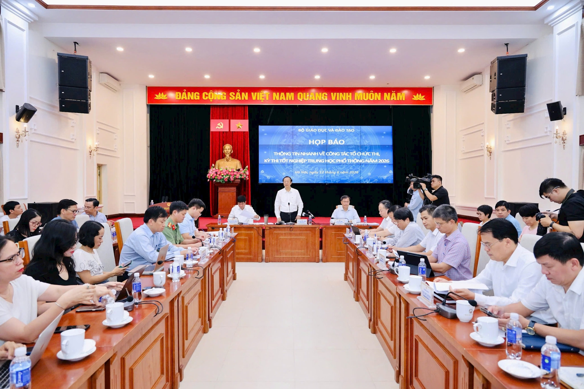 Toàn cảnh buổi họp báo thông tin nhanh về công tác tổ chức kỳ thi tốt nghiệp THPT năm 2026_Ảnh Moet
