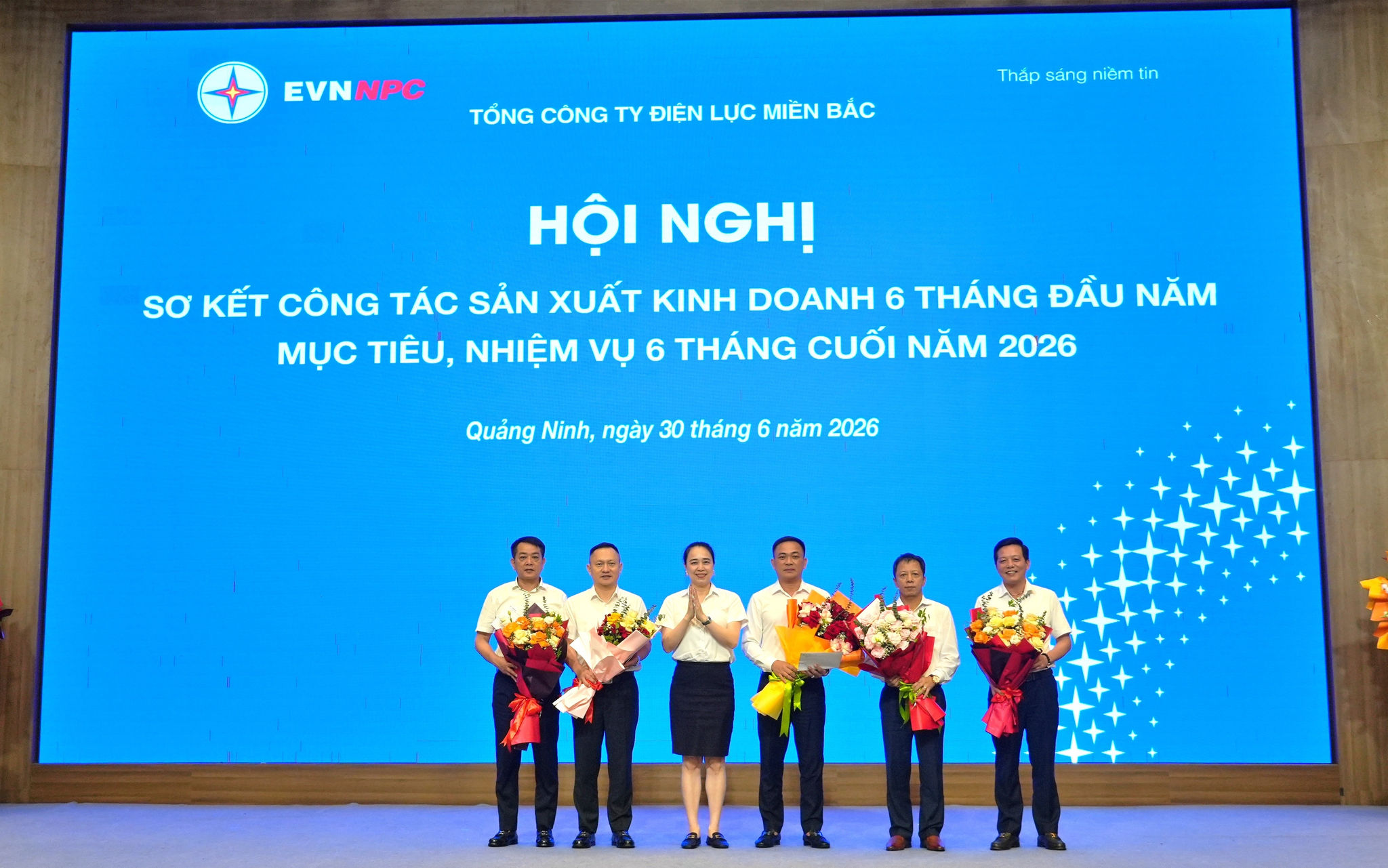 khen thưởng 5 công ty