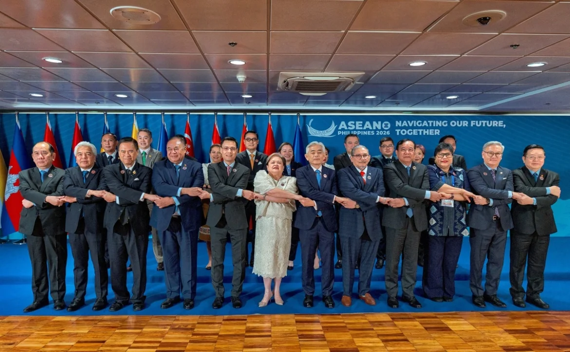 lanh-dao-cac-nuoc-asean-chup-anh-luu-niem-tai-philippines.-reuters.webp