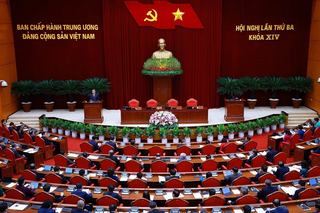 be-mac-hoi-nghi-trung-uong3.webp