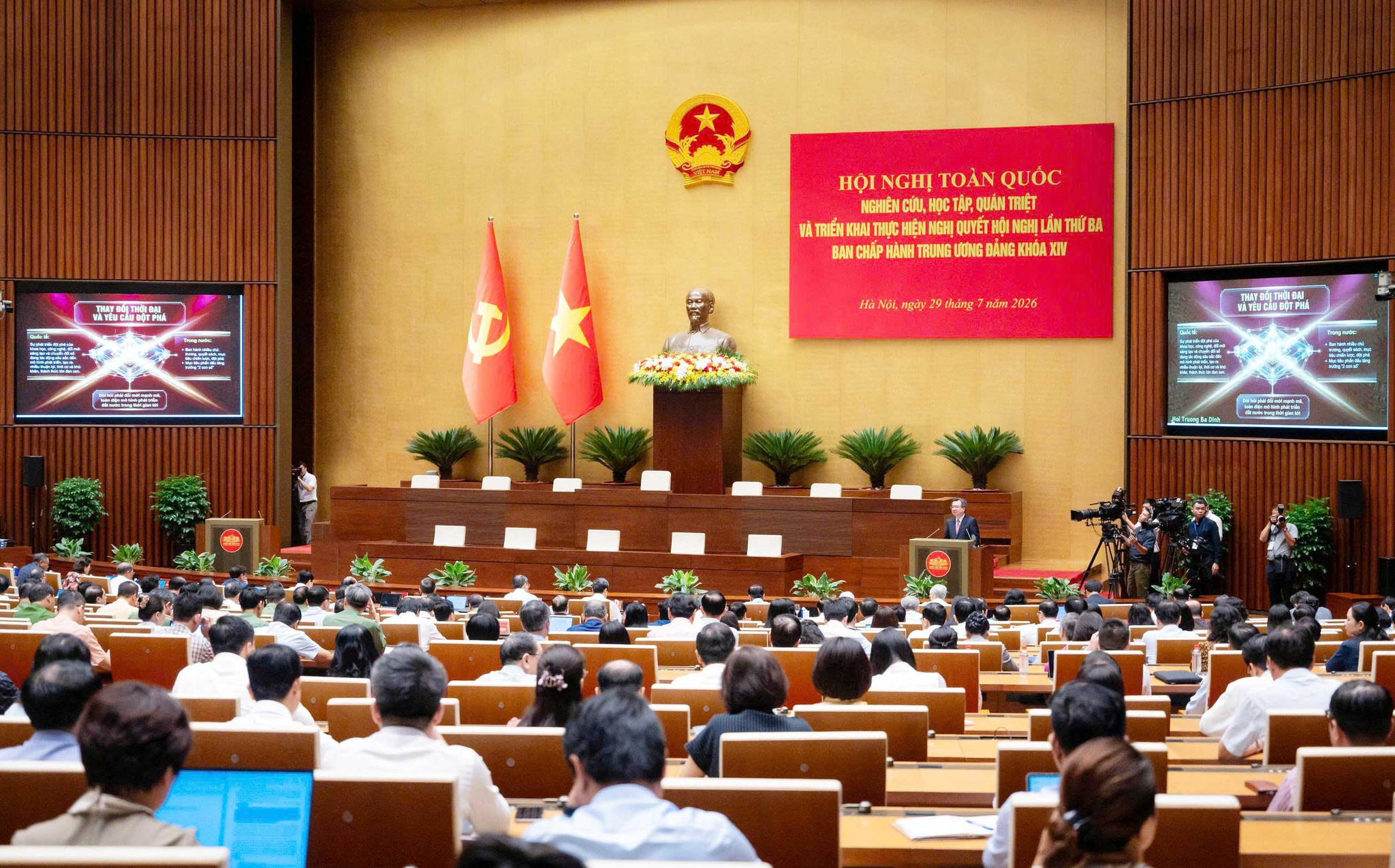 01-hoi-nghi.jpg