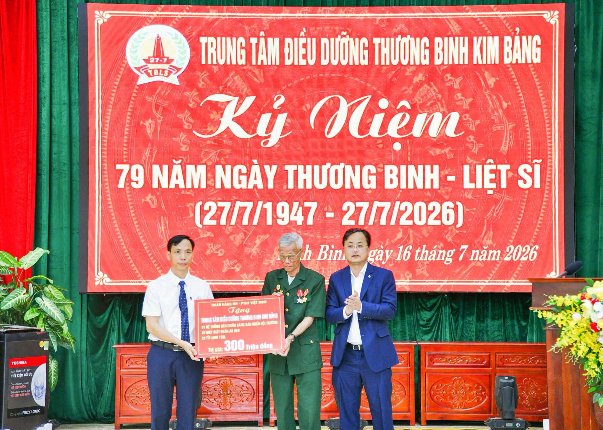 anh-trao-qua-tai-trung-tam-dieu-duong-thuong-binh-kim-bang-2.jpg