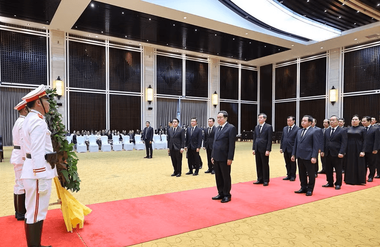 chu-tich-quoc-hoi-vieng.png