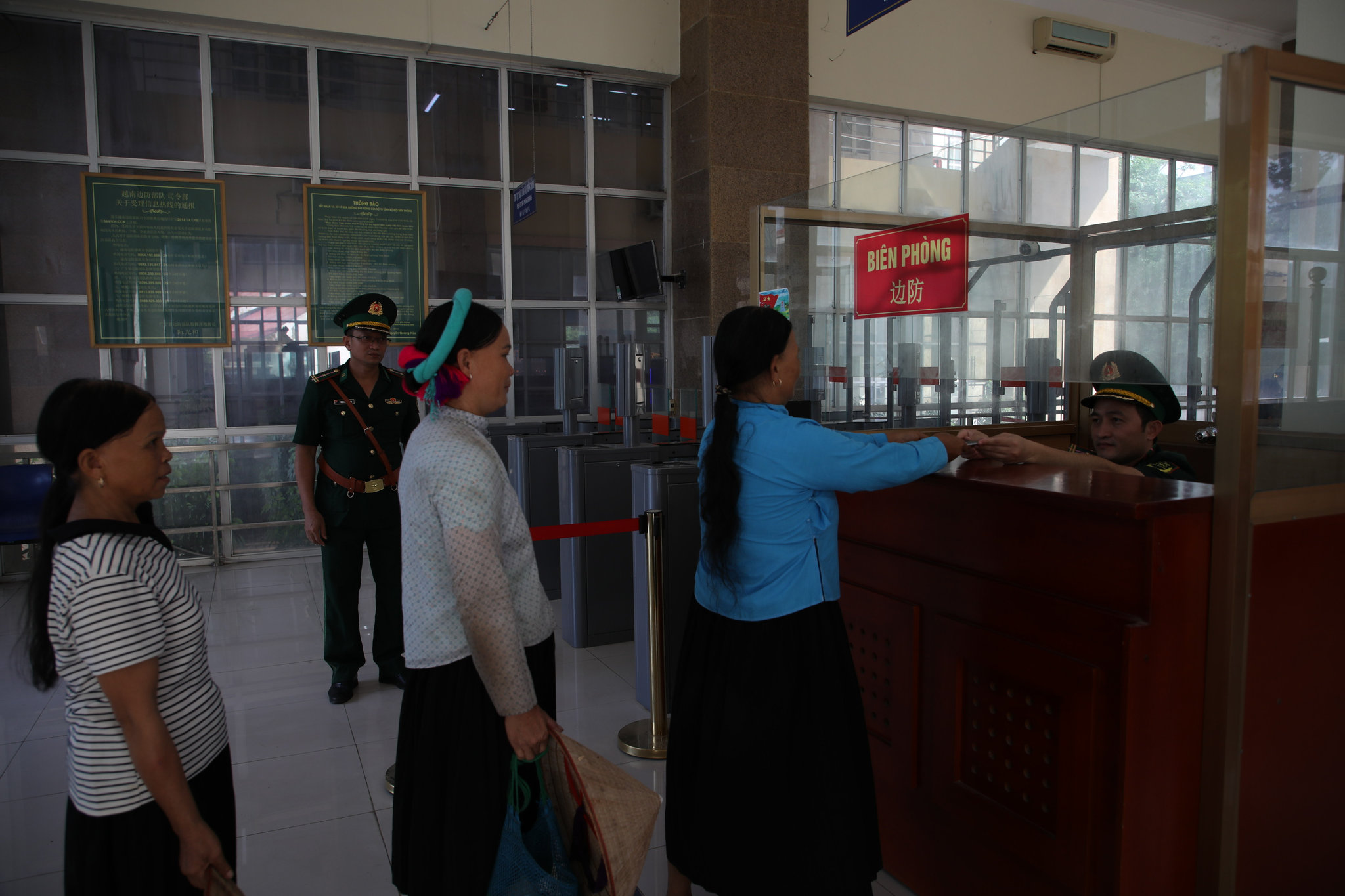 cua-khau-hoanh-mo.jpg