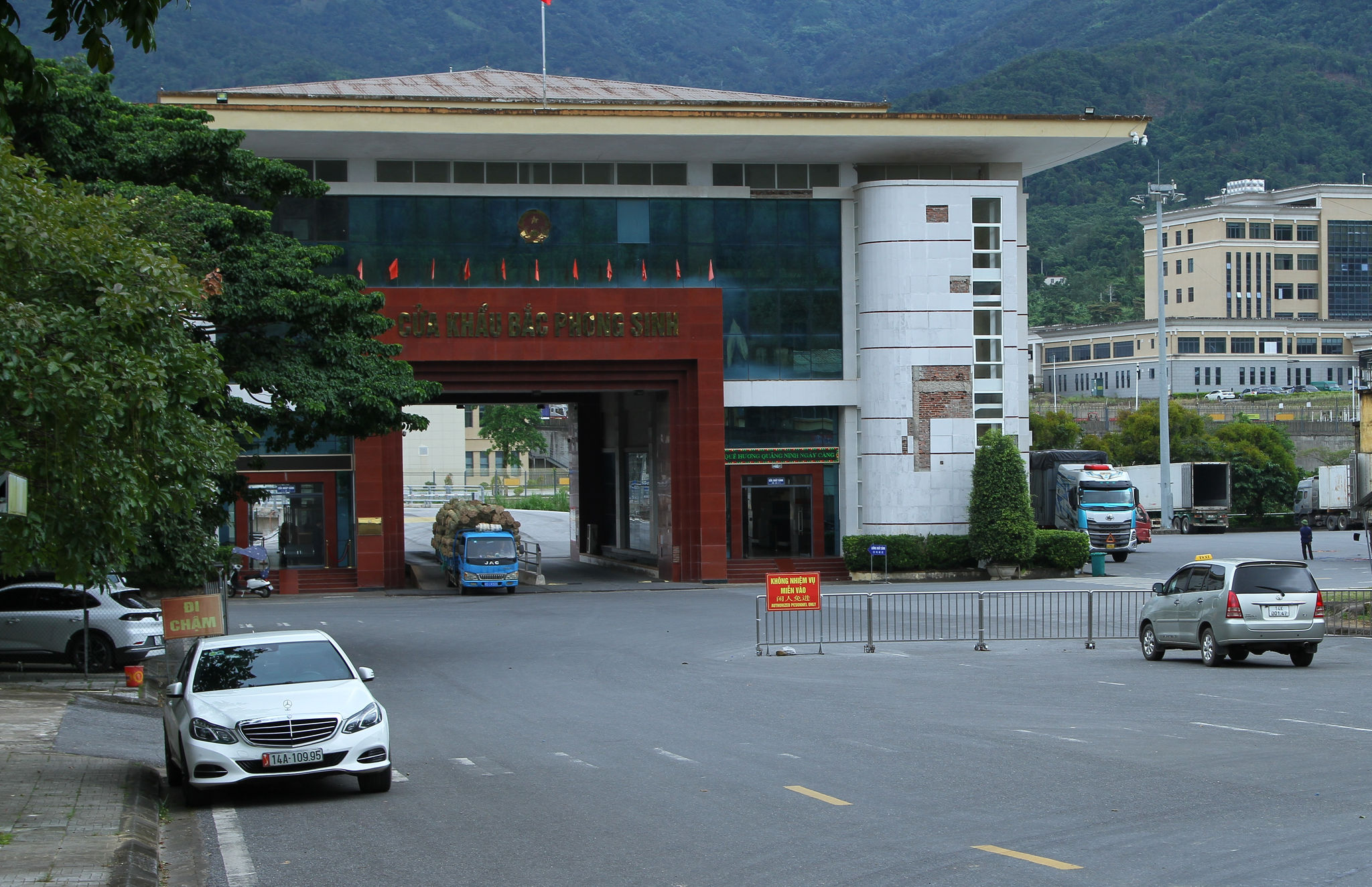 cua-khau(1).jpg