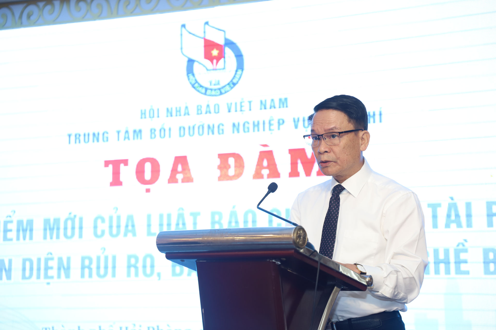 Ảnh 4 toạ đàm báo chí