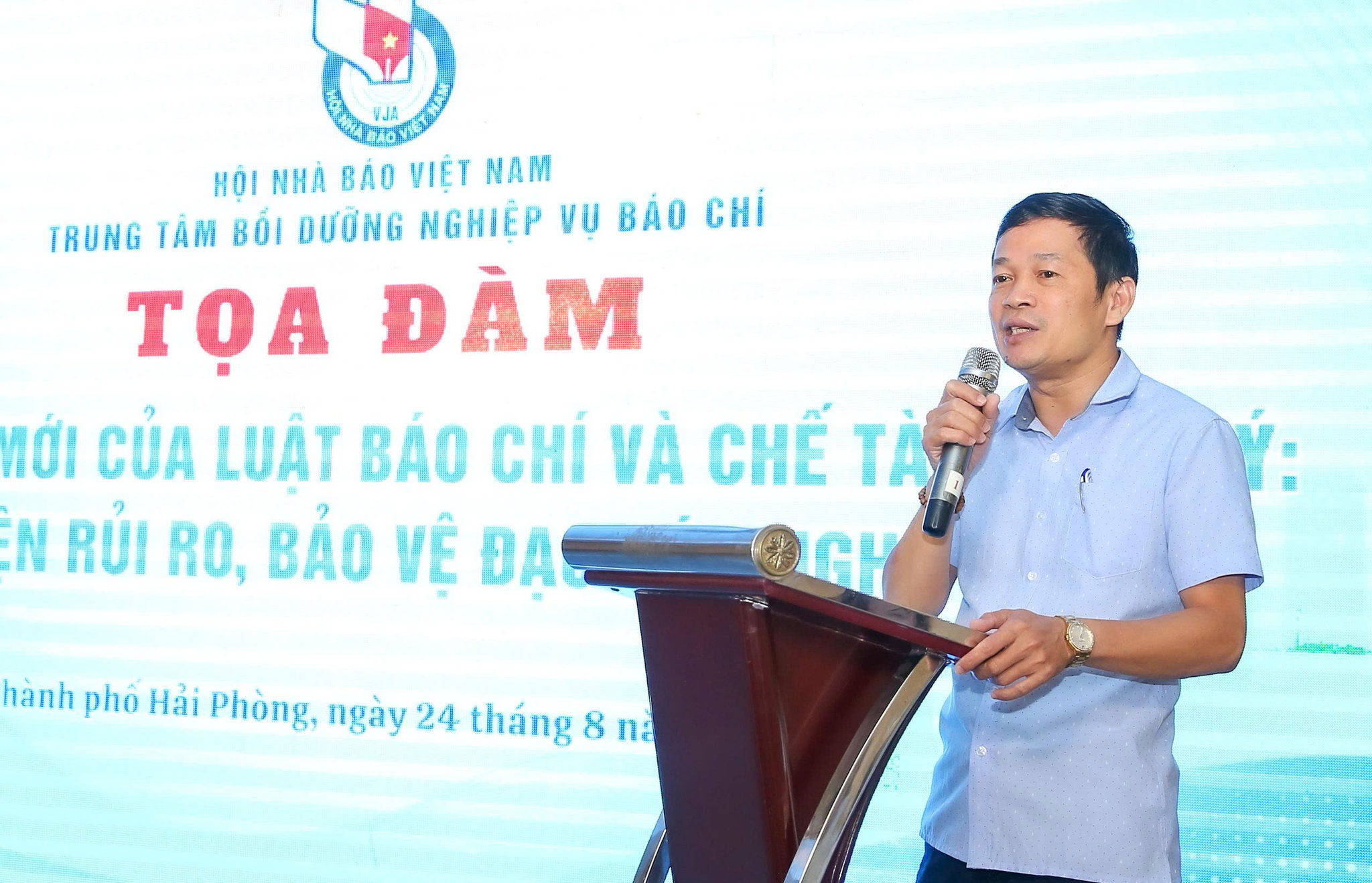 dai-dien-tap-chi.jpg