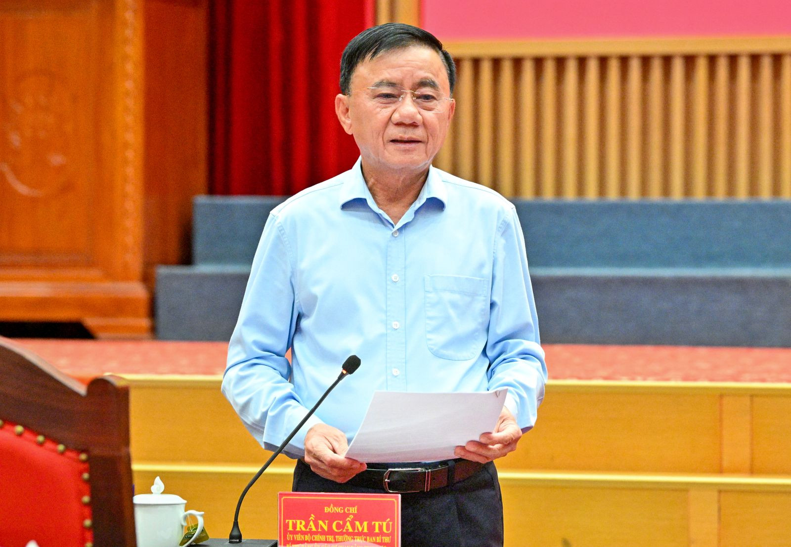 trần cẩm tú