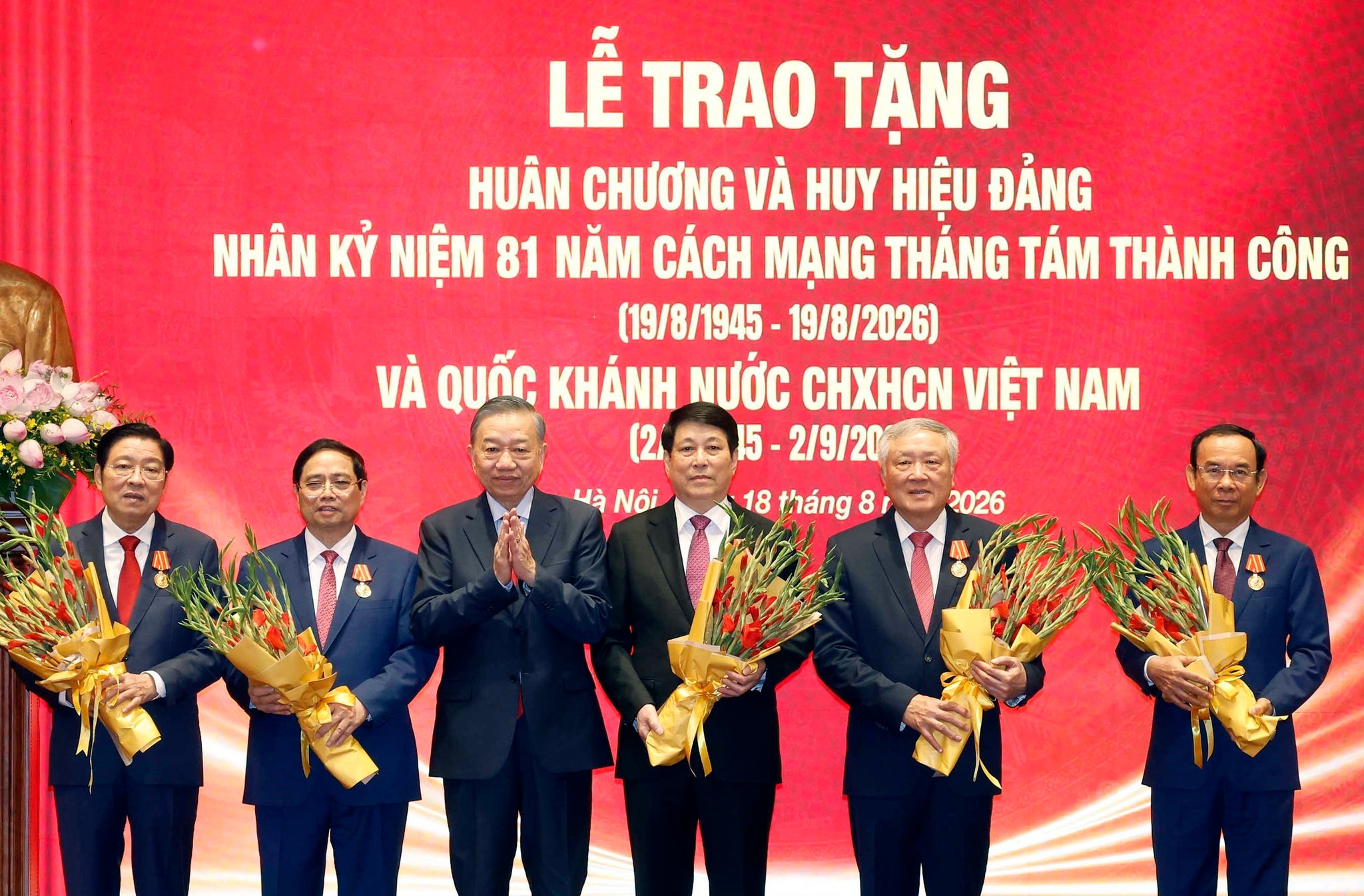 vna_potal_hoi_nghi_gap_mat_uy_vien_bo_chinh_tri_uy_vien_ban_bi_thu_cac_thoi_ky_8962243.jpg