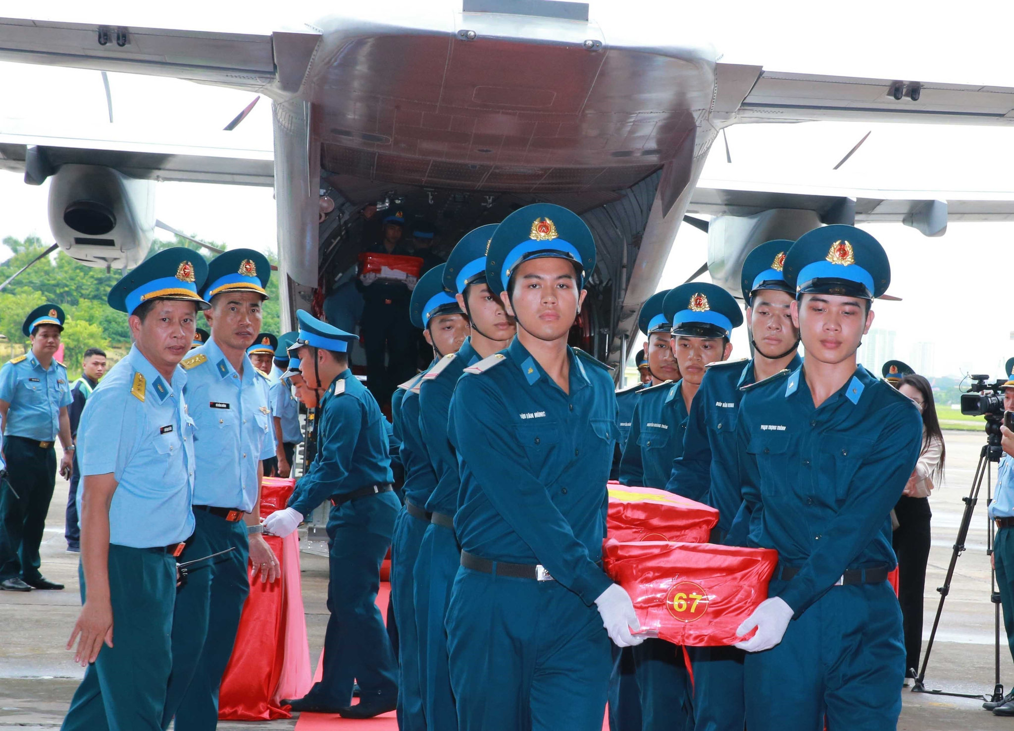 vna_potal_van_chuyen_ban_giao_mau_hai_cot_liet_si_phuc_vu_giam_dinh_adn_de_xac_dinh_danh_tinh_liet_si_8970844.jpg