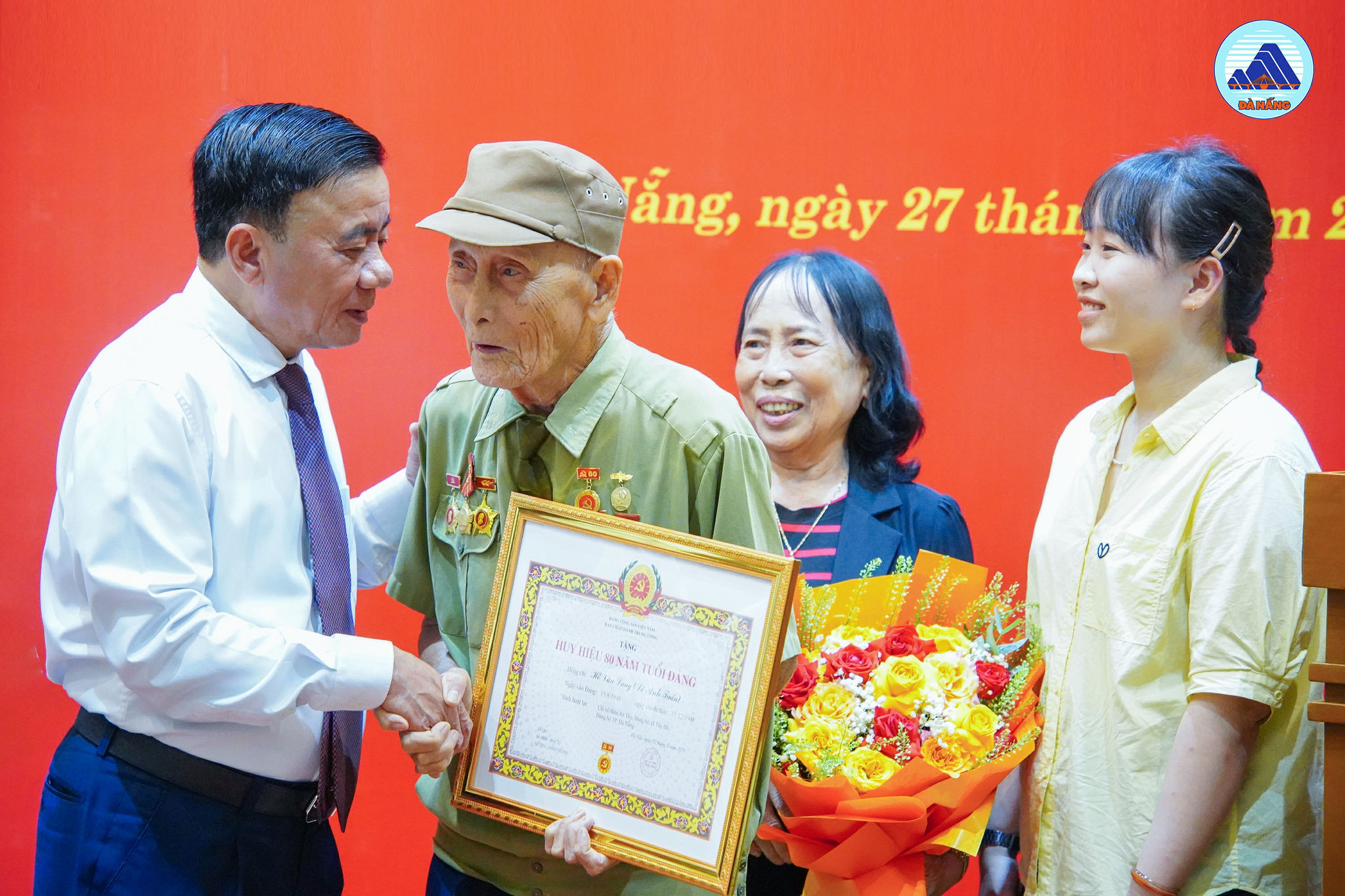 thuong-truc-ban-bi-thu.jpg