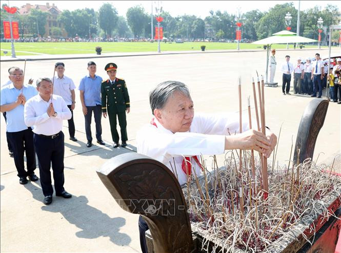tong-bi-thu-chu-tich-nuoc-to-lam-.jpg