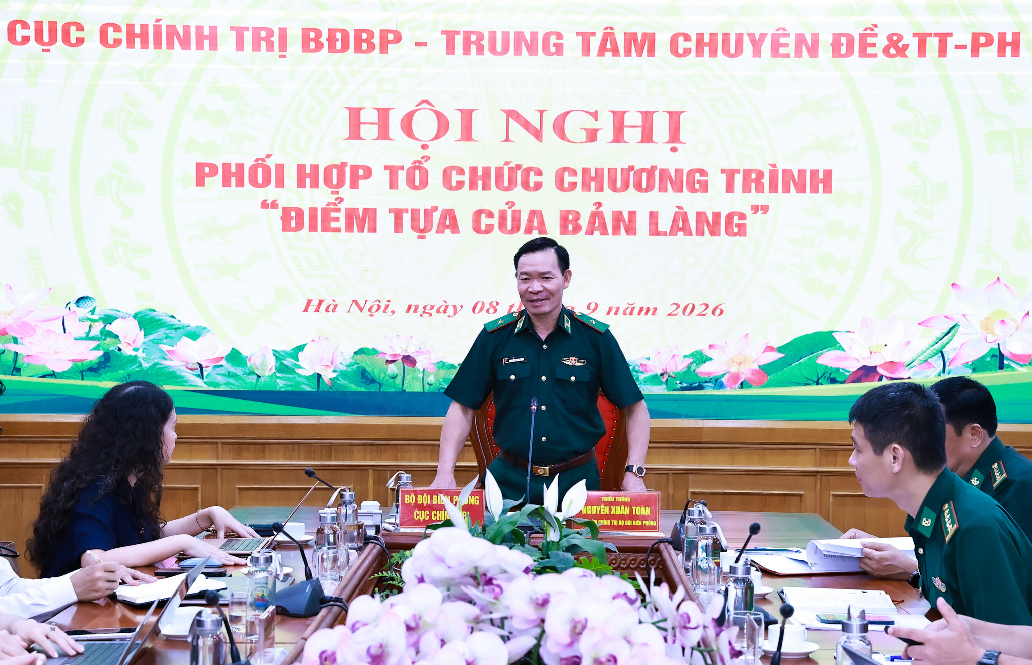 1-Thiếu tướng Nguyễn Xuân Toàn phát biểu tại hội nghị