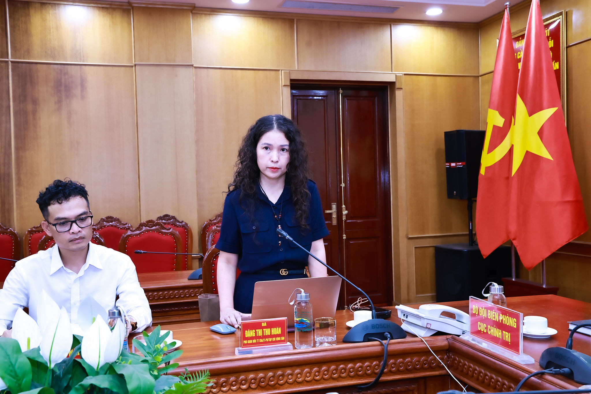 2-Đồng chí Hoàn phát biểu