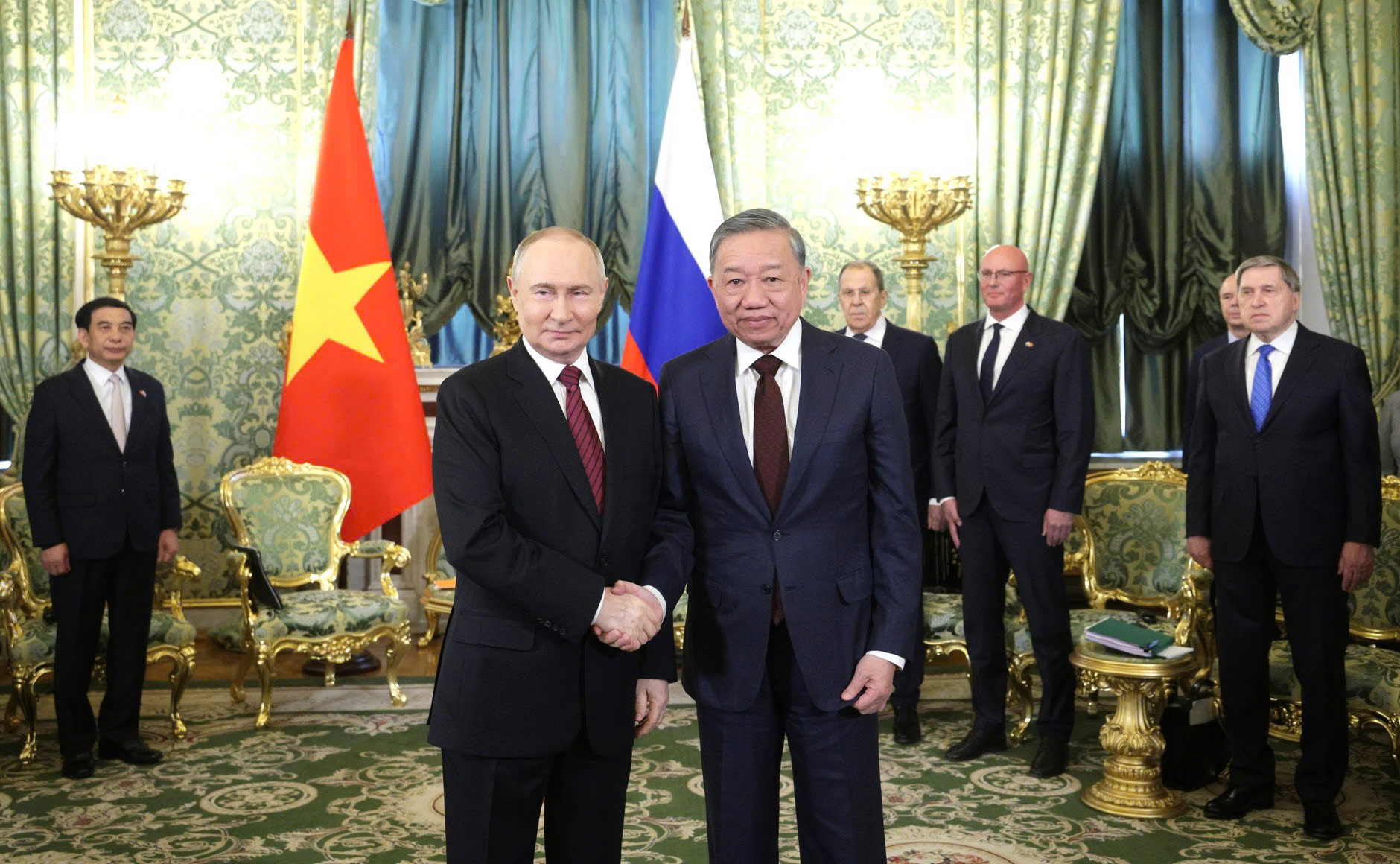 tong-thong-va-tong-bi-thu.jpg