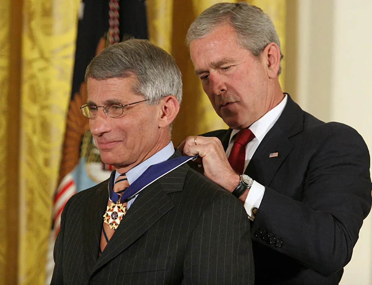 Chuyện ít biết về Anthony Fauci Kỳ 1: Tượng đài y học thế giới 