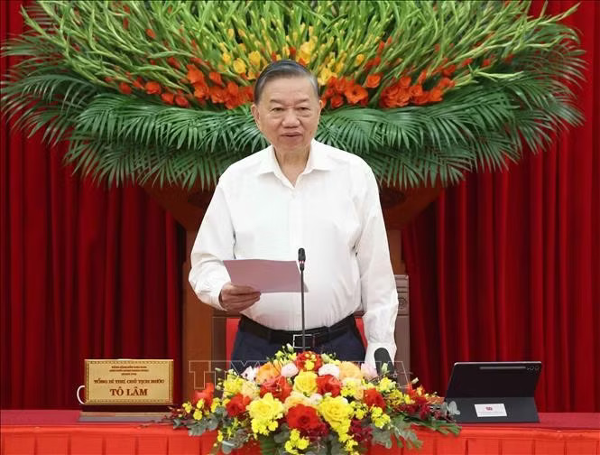 potal-tong-bi-thu-chu-tich-nuoc-lam-viec-voi-ban-chinh-sach-chien-luoc-trung-uong-stand.avif