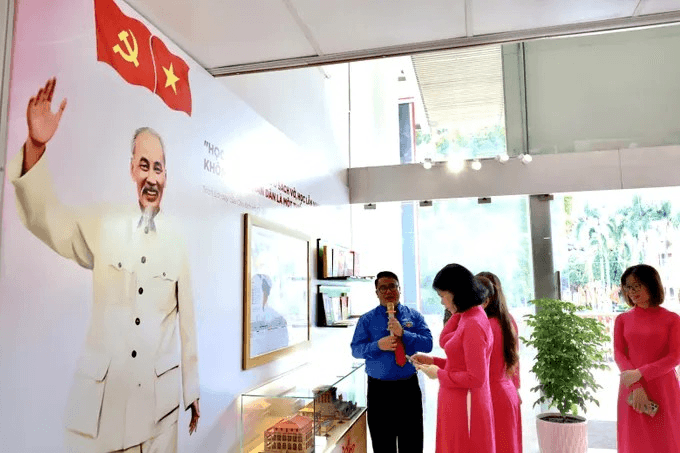 khong-gian-van-hoa-ho-chi-minh.png