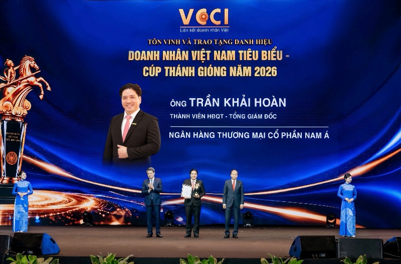 Ông Trần Khải Hoàn - thành viên Hội đồng quản trị, Tổng giám đốc Nam A Bank - nhận danh hiệu “Doanh nhân Việt Nam tiêu biểu - Cúp Thánh Gióng năm 2026”_Ảnh: Nam A Bank