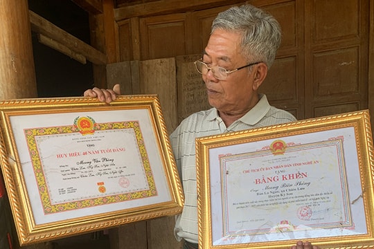 Vững vàng những “điểm tựa” bản làng Bài 2: “Mình sống thật, dân sẽ sống tốt”