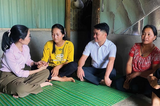 Thầy giáo 20 năm “gieo chữ” dưới chân núi Ngọc Linh