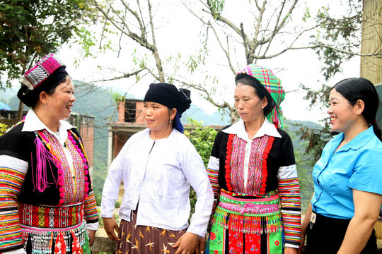 Phát triển cán bộ trẻ, cán bộ nữ, cán bộ người dân tộc thiểu số tỉnh Hà Giang