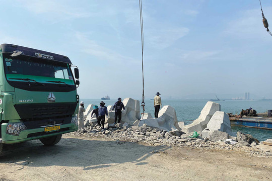 Khúc tráng ca trên sóng