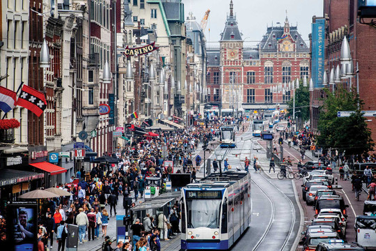 Châu Âu: Mâu thuẫn giữa chuyến đi xa hoa và cơn ác mộng