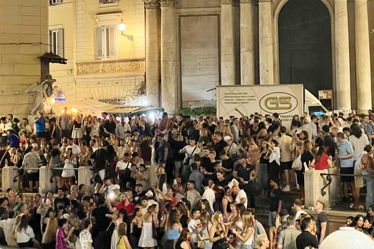 Mùa hè “nóng gắt” ở châu Âu