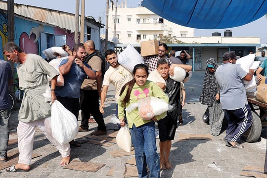 Cuộc sống khốn khổ của những người dân vô tội