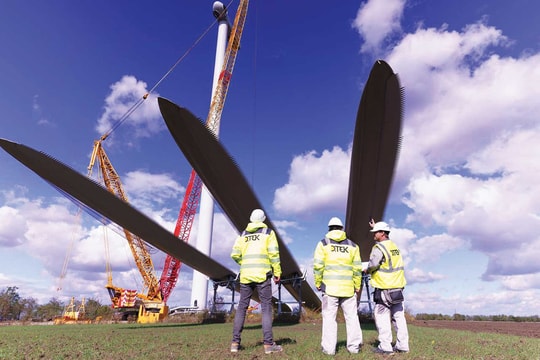 Năng lượng xanh trong làn khói bom đạn