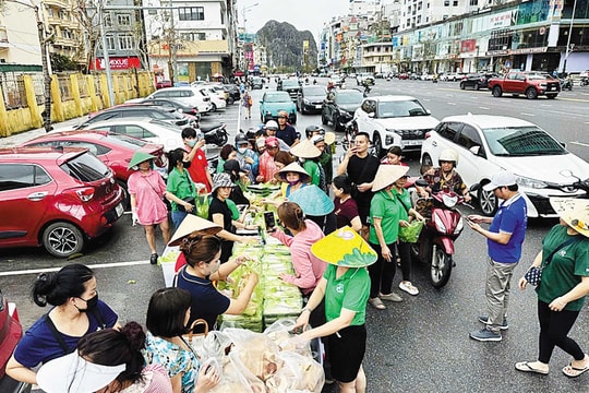 Tình người nơi vùng bão