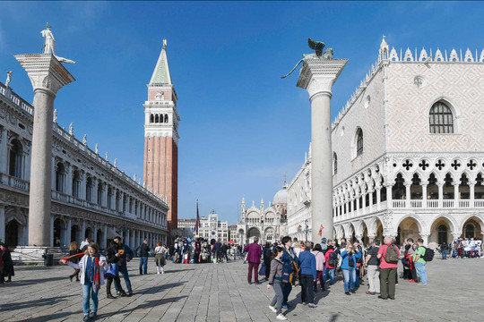 Làm gì khi du lịch trở thành gánh nặng?