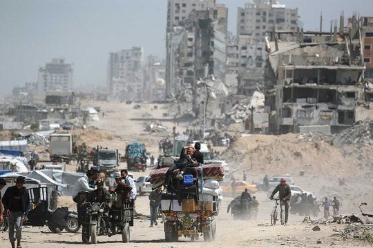 Dưới đống đổ nát, một thế hệ trẻ em đang lớn lên trong thiếu thốn